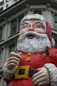Trapeze artists unveil Santa's face 